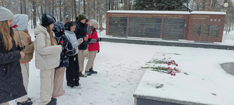 3 декабря - День памяти и уважения бессмертного подвига павших неизвесных защитников Отечества.